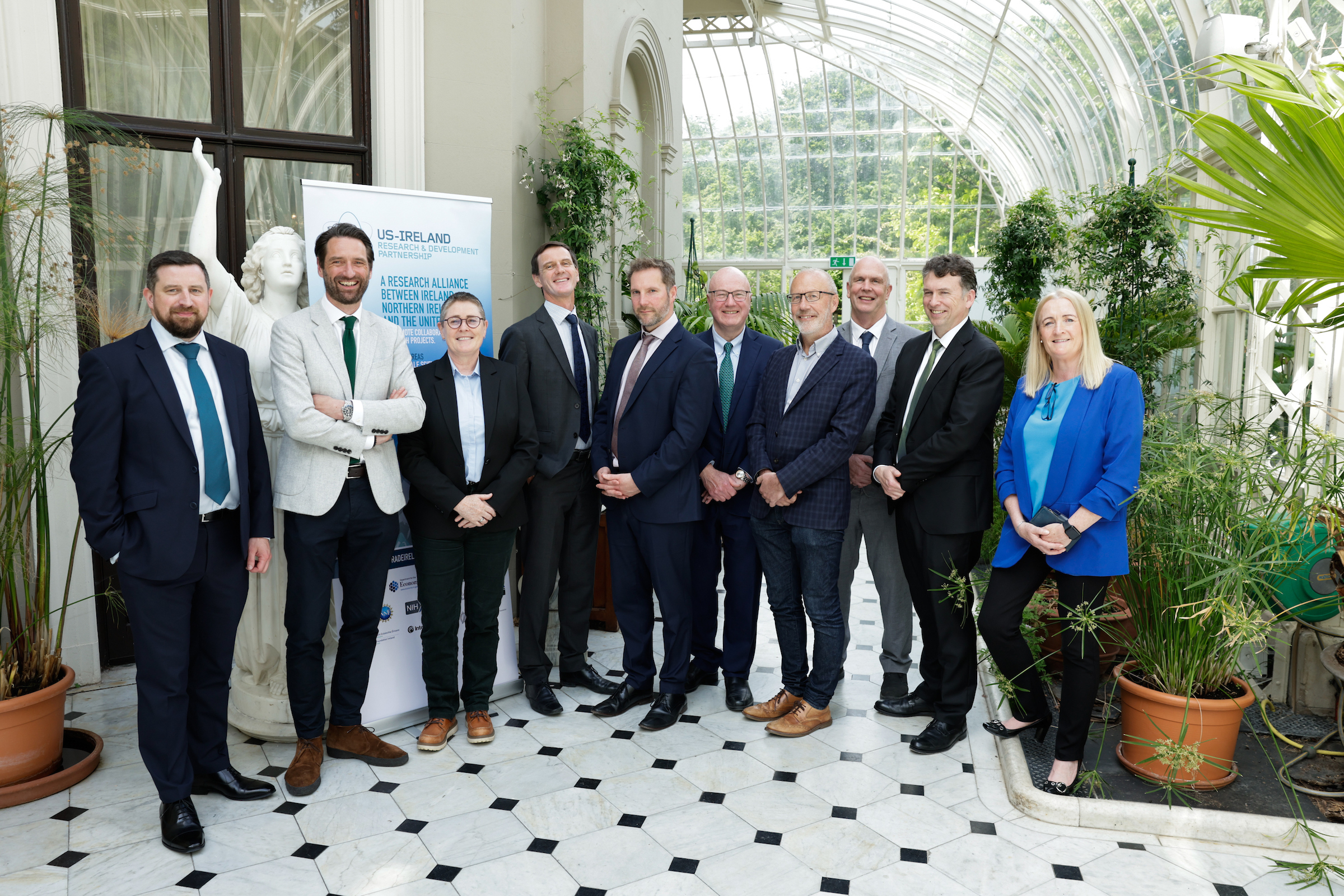 Steering committee members and secretariat