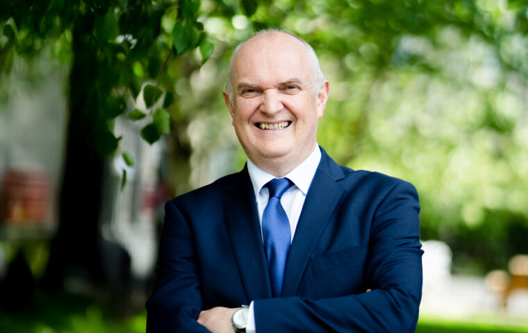 Martin Robinson Outside square